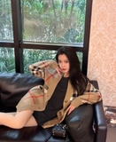 Cardigan BURBERRY kẻ đỏ