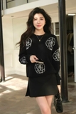 Áo len đen Chanel hoa