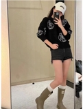 Áo len đen Chanel hoa