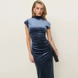 Váy REFORMATION vai chờm nhung