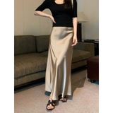 Chân váy UNIQLO lụa satin