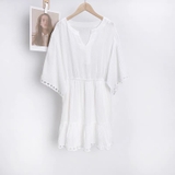 Váy trắng cổ xẻ V dập chân