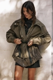 Parka Zara rêu dáng ngắn túi chéo