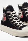 Giày Converse hoa đen