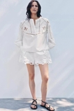 Sơ mi ZARA trắng cổ tròn ren dập