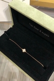 Vòng tay VAN CLEEF & ARPELS 1 hoa