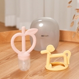 Túi lưới trái cây gặm nướu 2 in 1 Moyuum Feeder Teether - 5m+ - Màu hồng