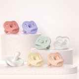 Ty ngậm 100% silicone Moyuum - 6m+ - Màu hồng dâu