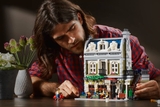 Lego Parisian Restaurant 10243