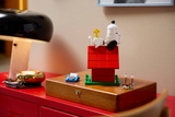 LEGO IDEAS Peanuts: Snoopy's Doghouse 21368
