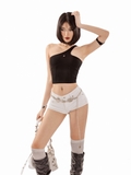 SISTERS Áo croptop cổ yếm một dây Minette