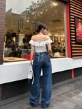 Quần jeans ống suông xanh đậm thêu họa tiết túi sau - GOOTIKFASHION