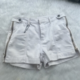 Quần Short Trắng Phối Khóa Kéo