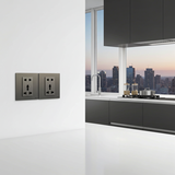 Bộ ổ cắm đôi 2 chấu và 3 chấu đa năng (10A 250V) Vuông Simon M7 Gem Diamond Gray mã 6610180G-4D-Mặt Kính Phủ Nano Bảo Vệ Bề mặt kính cường lực được phủ lớp Nano tiên tiến