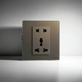 Bộ ổ cắm đôi 2 chấu và 3 chấu đa năng (10A 250V) Vuông Simon M7 Gem Diamond Gray mã 6610180G-4D-Màu Diamond Gray Sang Trọng Màu Xám Kim Cương kết hợp với chất liệu kính tạo nên hiệu ứng thị