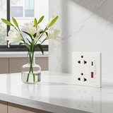 Bộ Ổ Cắm Đôi 3 Chấu Kèm Chân Cắm USB A+C Chuẩn Vuông Màu Trắng Simon S6 58E7251 - dễ dàng lắp đặt vào tất cả các loại đế âm vuông tiêu chuẩn trên thị trường