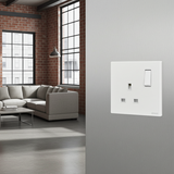 Bộ Ổ Cắm Đơn Kiểu Anh Kèm Công Tắc 2 Cực (13A 250V) Vuông Màu Trắng Simon M7 Gem Diamond White Mã 661383G-4F-mang lại trải nghiệm xúc giác êm ái, chắc chắn và không bám vân tay.