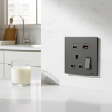 Bộ Ổ Cắm Đơn Kiểu Anh Kèm Sạc USB A+C Và Công Tắc 2 Cực Vuông Màu Xám Simon M7 Gem Diamond Gray Mã 66E7255G-4D-Chuẩn Anh (British Standard) – Chắc Chắn &amp; Bền Bỉ