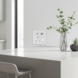 Bộ Ổ Cắm Đơn Kiểu Anh Kèm Sạc USB A+C Và Công Tắc Vuông Màu Trắng Simon M7 Gem Diamond White Mã 66E7254G-4F-sang trọng, mạnh mẽ và là xu hướng chủ đạo trong các thiết kế nội thất hiện đại