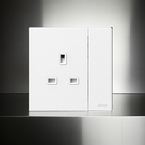 Bộ Ổ Cắm Kiểu Anh (13A 250V) Vuông Màu Trắng Simon M7 Gem Diamond White Mã 661382G-4F-độ cứng lên đến 7H, mang lại khả năng chống trầy xước tuyệt đối