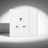 Bộ Ổ Cắm Kiểu Anh (13A 250V) Vuông Màu Trắng Simon M7 Gem Diamond White Mã 661382G-4F-không ố vàng theo thời gian, dễ dàng hòa nhập với mọi phong cách thiết kế.