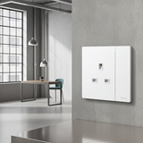 Bộ Ổ Cắm Kiểu Anh (13A 250V) Vuông Màu Trắng Simon M7 Gem Diamond White Mã 661382G-4F-mang lại trải nghiệm xúc giác êm ái, mịn màng và không để lại dấu vân tay.