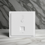 Bộ Phát Wifi 6 Âm Tường Vuông Màu Trắng Simon M7 Gem Diamond White Mã 66E747G-4F-Với Simon M7 Gem, mặt kính cường lực Diamond White đảm bảo màu trắng tinh khôi vĩnh cửu, không bị oxy hóa