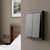 Công Tắc Đèn Đôi Simon I7 701021-61 – Công Tắc Điện Vuông Cho Chung Cư Cao Cấp