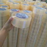 Băng keo trong 1 cuộn lớn
