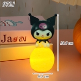 Tượng Kuromi Ngồi Quả Cầu Đèn Led Nhựa Cứng TQ