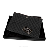 Chanel Black Quilted Silver CC Large Clutch – Sang trọng cổ điển, biểu tượng vĩnh cửu của phong cách Parisian
