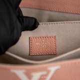 Louis Vuitton Pochette Métis – Arizona Beige Giant Monogram Empreinte Leather Thanh lịch & hiện đại trong từng chi tiết