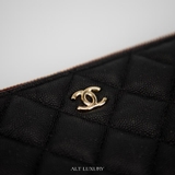 Chanel Black Quilted Silver CC Large Clutch – Sang trọng cổ điển, biểu tượng vĩnh cửu của phong cách Parisian