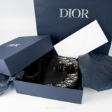Dior Mini Saddle Bag Strap ‘Beige Dior Grained’ – Biểu tượng Parisian với phiên bản tối giản tinh tế