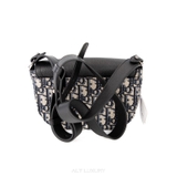 Dior Mini Saddle Bag Strap ‘Beige Dior Grained’ – Biểu tượng Parisian với phiên bản tối giản tinh tế