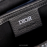 Dior Mini Saddle Bag Strap ‘Beige Dior Grained’ – Biểu tượng Parisian với phiên bản tối giản tinh tế