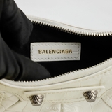 Túi đeo vai Balenciaga Le Cagole XS da dập vân croc màu trắng