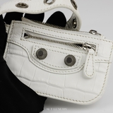 Túi đeo vai Balenciaga Le Cagole XS da dập vân croc màu trắng