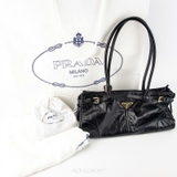 Prada Bonnie Medium Naplak Patent Leather Handbag – Sang trọng & cá tính