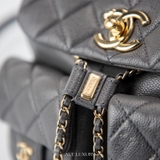 Chanel Gray Quilted Calfskin Medium Duma Pockets Drawstring Backpack – Sang trọng & tiện dụng trong từng chi tiết