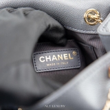 Chanel Gray Quilted Calfskin Medium Duma Pockets Drawstring Backpack – Sang trọng & tiện dụng trong từng chi tiết