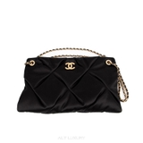 Chanel Large Pouch Bag – Tối giản & Sang trọng đậm chất Parisienne