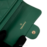 CHANEL Lambskin Quilted Flap Card Holder Wallet Green – Sang Trọng & Thanh Lịch Trong Từng Chi Tiết – Mới 97% Full Box