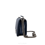 CHANEL Preloved Medium Lambskin Flap Bag Màu Xanh Navy – Thanh Lịch Vượt Thời Gian – Mới 97%