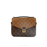 LOUIS VUITTON Reverse Monogram Pochette Métis – Biểu Tượng Thời Trang Đa Năng, Mới 97% Kèm Dây Đeo