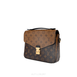 LOUIS VUITTON Reverse Monogram Pochette Métis – Biểu Tượng Thời Trang Đa Năng, Mới 97% Kèm Dây Đeo