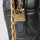 CHANEL 2.55 Chevron V-Stitch Camera Bag Màu Đen – Phụ Kiện Thanh Lịch Cho Tín Đồ Chanel – Mới 97% Kèm Dây