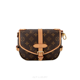 TÚI LOUIS VUITTON SAUMUR BB MONOGRAM MÀU NÂU – PHONG CÁCH CỔ ĐIỂN KINH ĐIỂN – MỚI 98% KÈM DÂY ĐEO