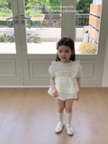 Suit Trắng Tay Bèo Kèm Vớ Jenny