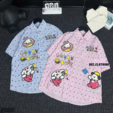 ao-so-mi-cham-bi-in-hinh-chu-cho-cung